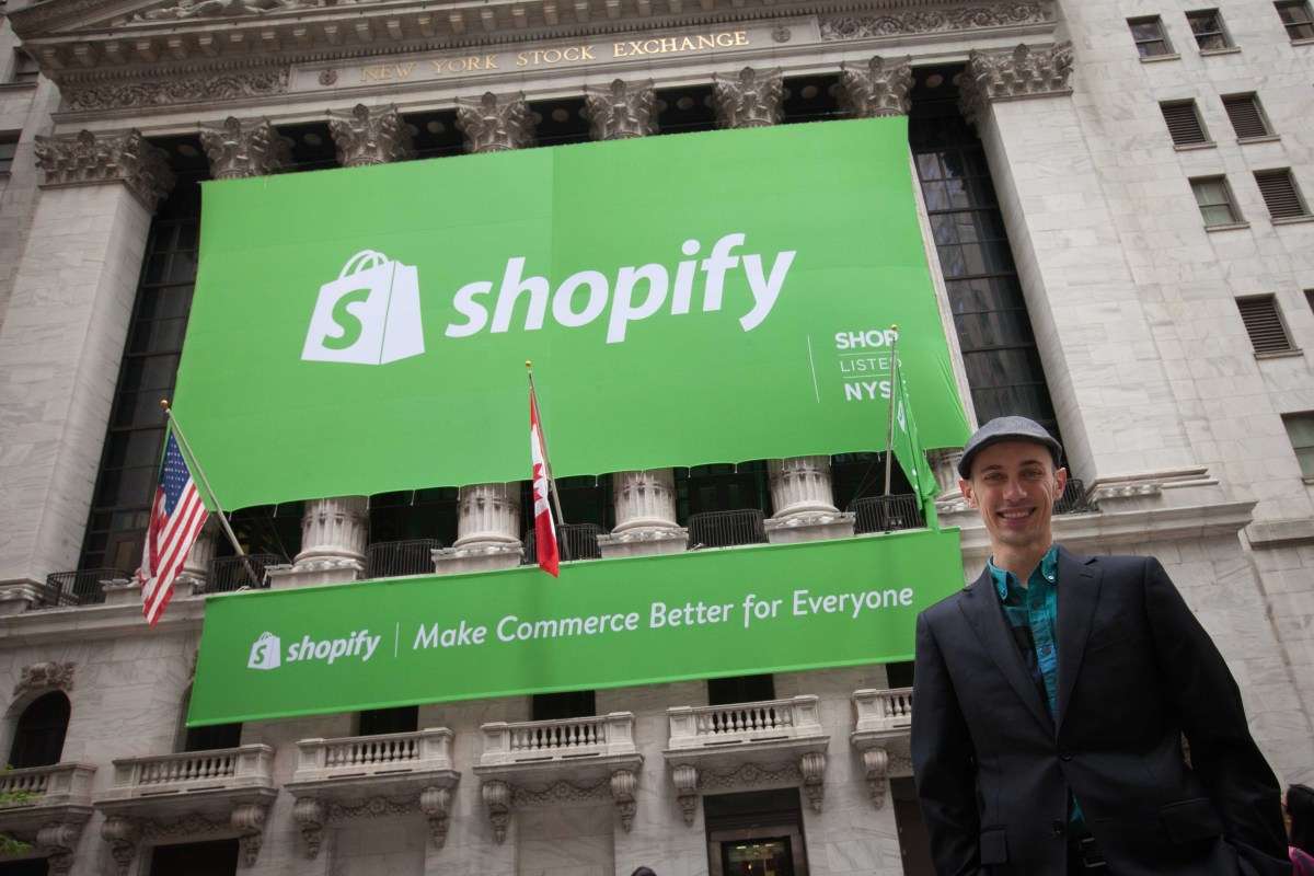 Shopify发布新功能，包括AI媒体编辑器、改进的语义搜索和更好的展示产品变体的方式。