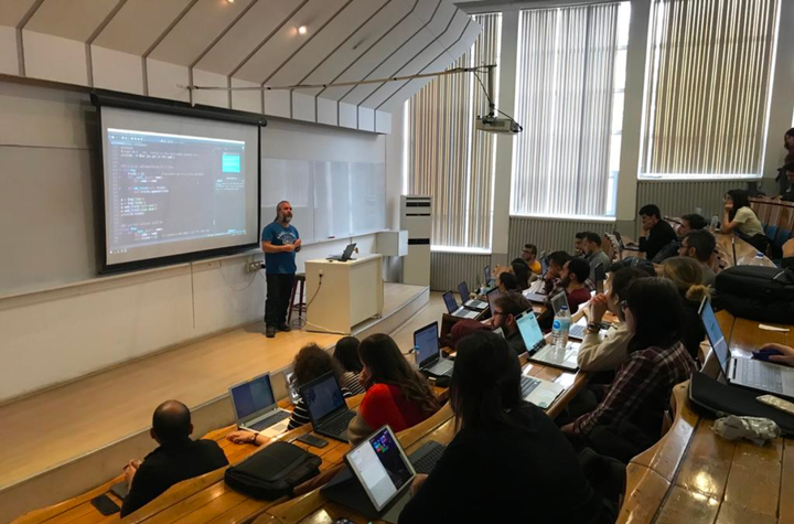 Python：AI世界的首选开发语言 – 为什么Python在AI领域如此受欢迎