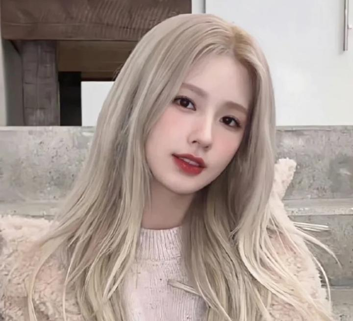 AI换脸技术：探索AI少女与文心一格的妆容魔法